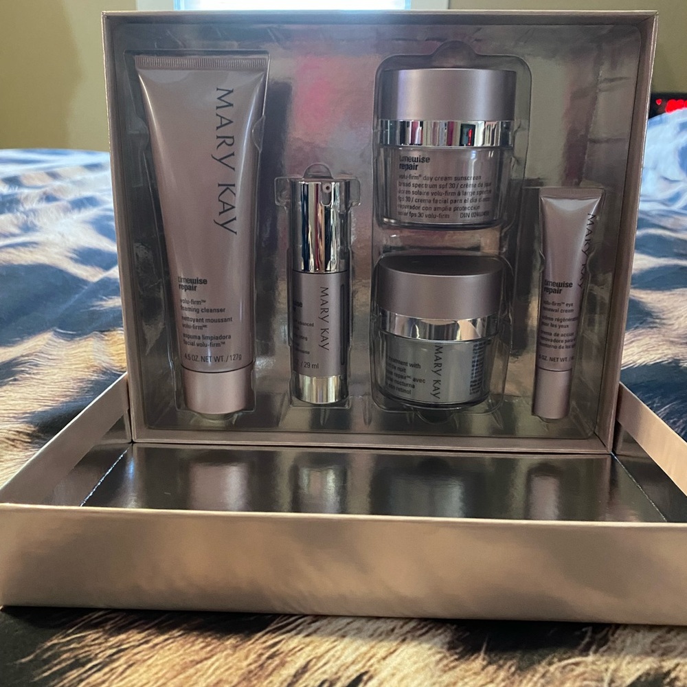 Mary Kay Skincare Collection - Silver and White